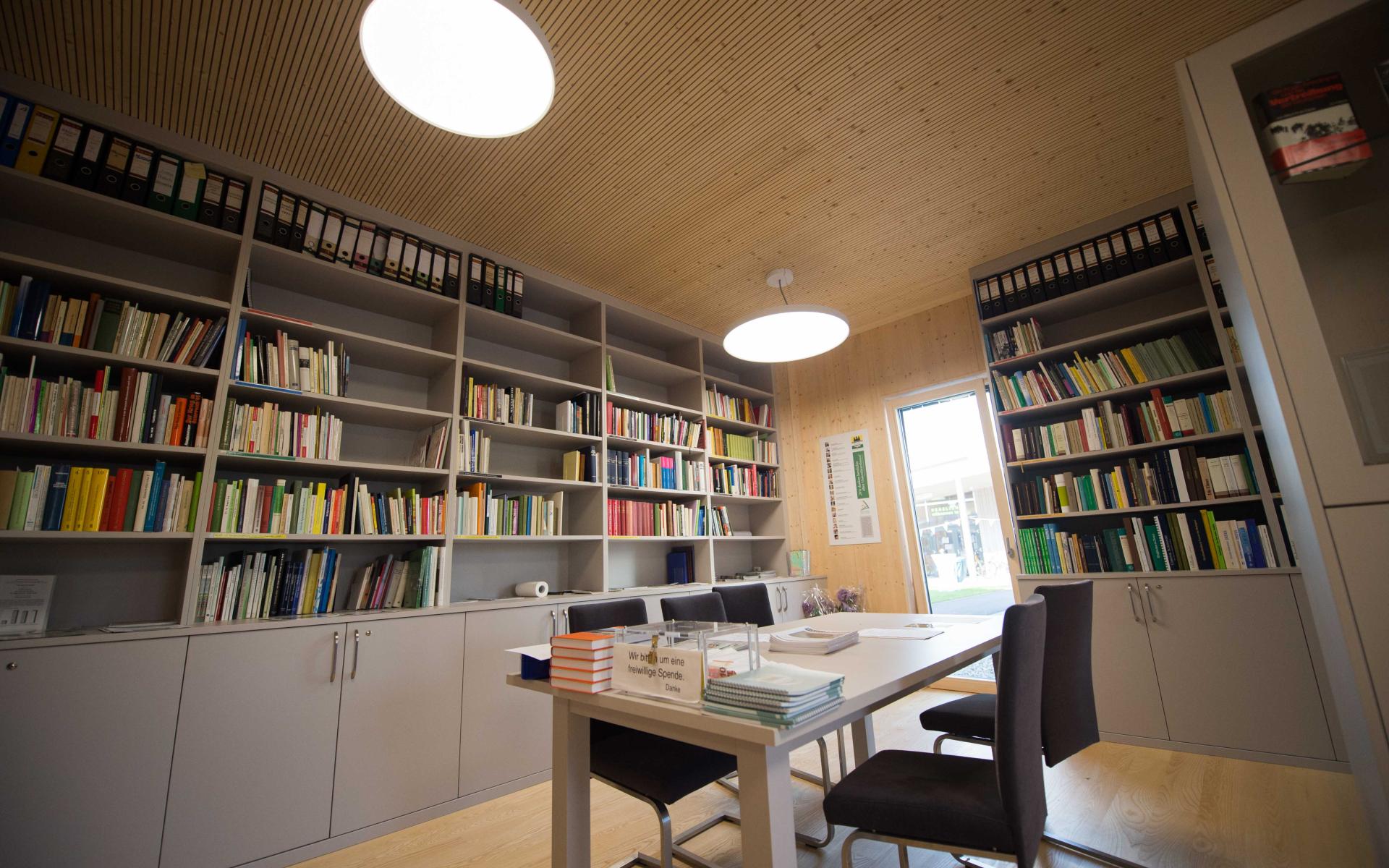 Innenansicht: Donauschwäbische Bibliothek